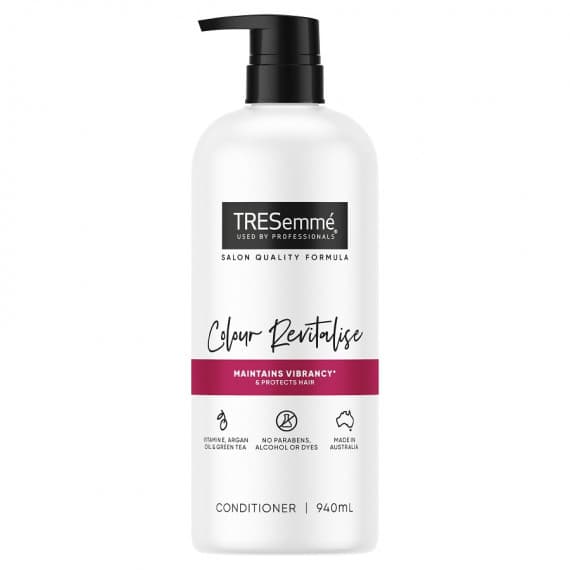 Tresemmé Colour Revitalise Conditioner With Vitamin E, Agran Oil & Green Tea 940 ml